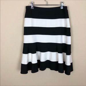 NWT! Black and cream flirty skirt stretchy M